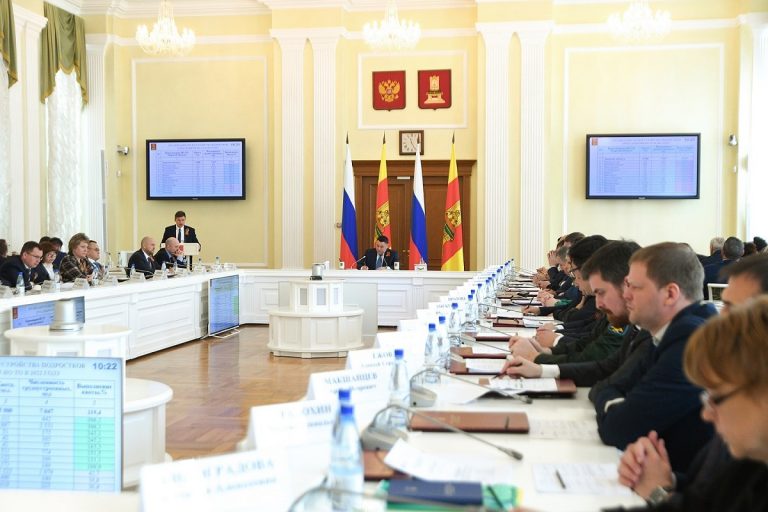 Игорь Руденя поставил задачи по развитию системы трудоустройства подростков