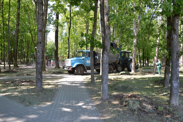 В Твери продолжаются работы по благоустройству и содержанию УДС
