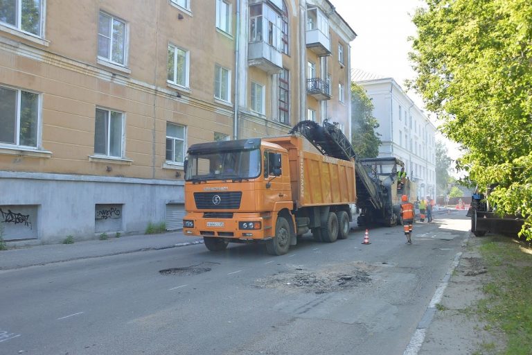 В Твери продолжается ремонт дорог и тротуаров