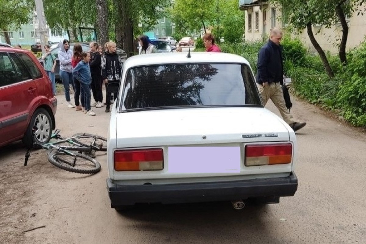 Девочку-подростка на велосипеде сбили в Заволжском районе Твери