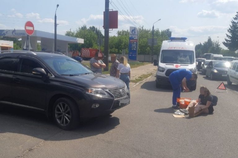 Девушку-велосипедиста сбил Lexus в Заволжском районеТвери