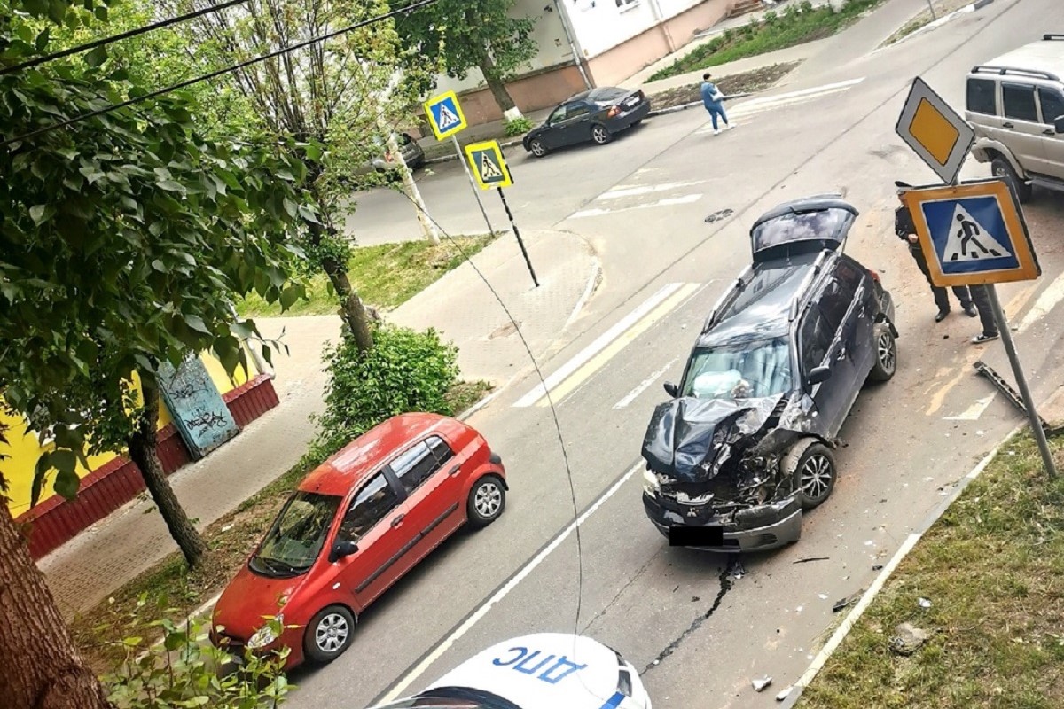 Тихий перекресток стал местом серьезного ДТП в Твери