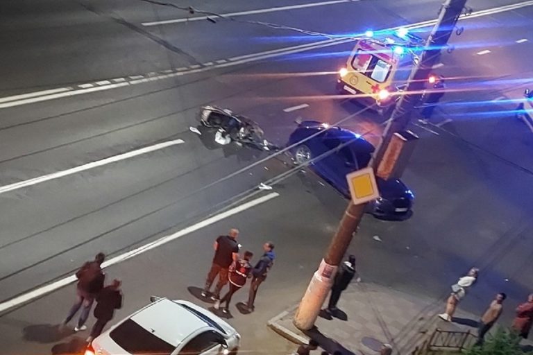 Мотороллер и BMW столкнулись на Волоколамском проспекте в Твери