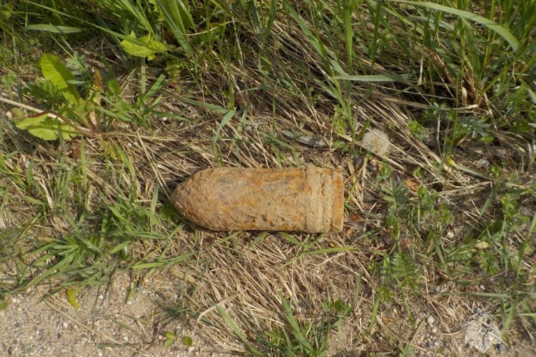 Авиационную бомбу времен войны нашли в Тверской области