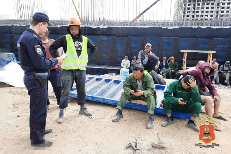 В Твери полицейские нагрянули на стройку и обнаружили там нелегальных мигрантов