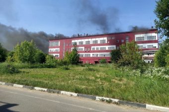 Пожар произошел на заводе в Тверской области