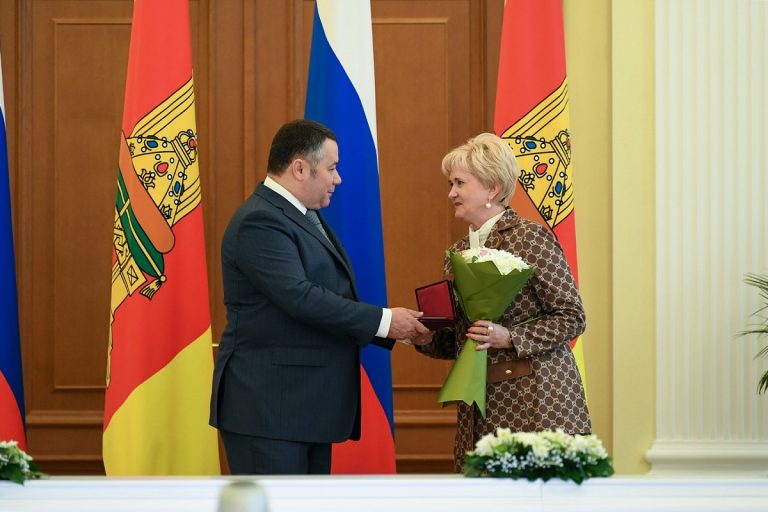 Игорь Руденя в преддверии Дня России вручил государственные и региональные награды жителям Верхневолжья