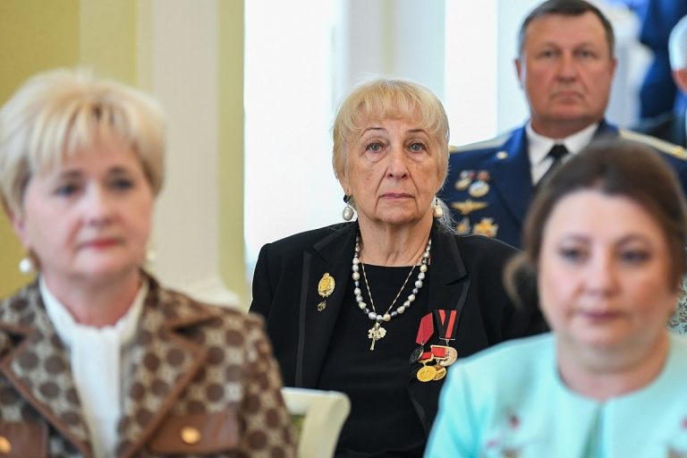 Игорь Руденя в преддверии Дня России вручил государственные и региональные награды жителям Верхневолжья