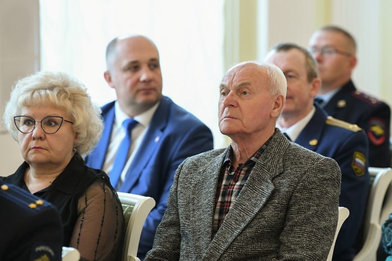 Игорь Руденя в преддверии Дня России вручил государственные и региональные награды жителям Верхневолжья
