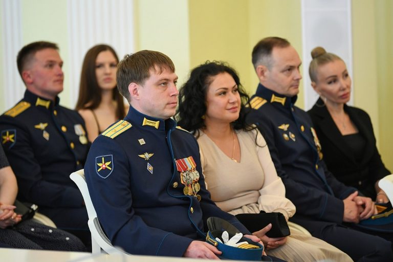 Игорь Руденя в преддверии Дня России вручил государственные и региональные награды жителям Верхневолжья