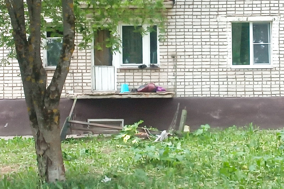 В Тверской области мужчина госпитализирован после падения с балкона