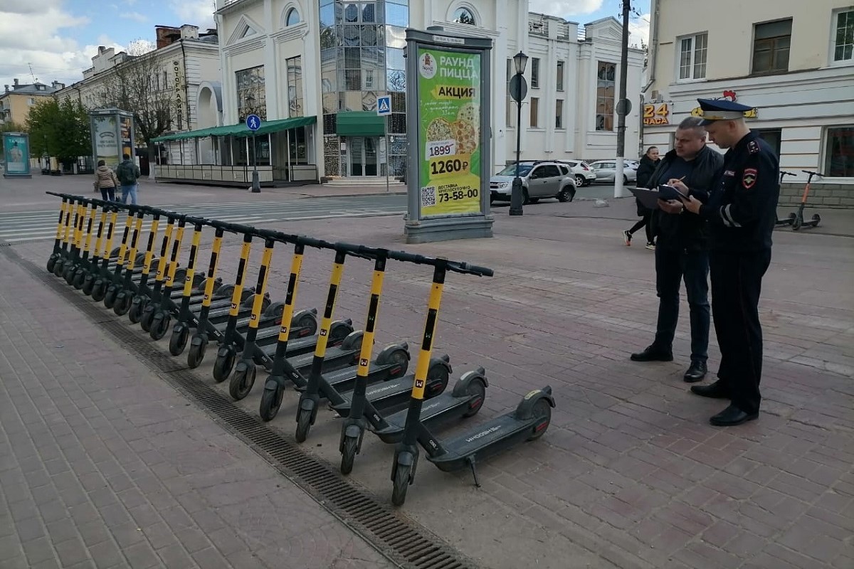 В одном из популярных парков Твери запретили ездить на электросамокатах