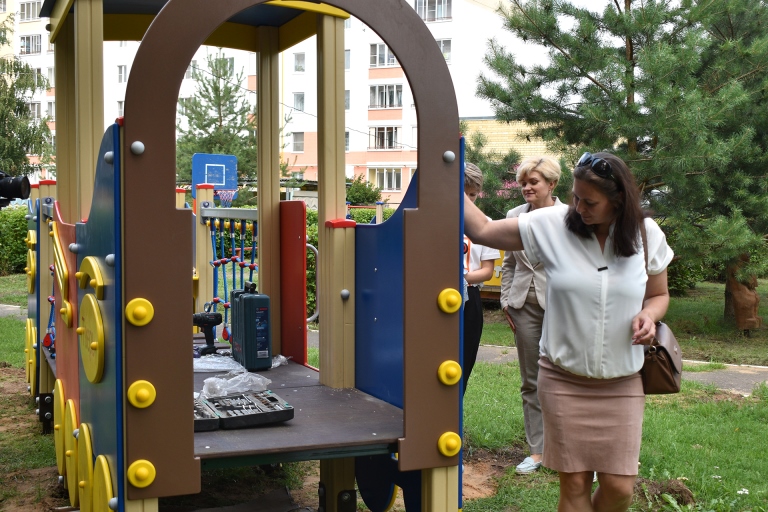 В муниципалитетах Тверской области устанавливают 29 детских игровых комплексов
