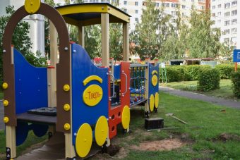 В муниципалитетах Тверской области устанавливают 29 детских игровых комплексов