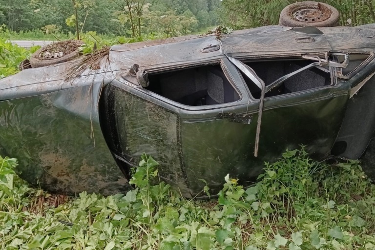 В Тверской области перевернулся автомобиль, водитель погиб