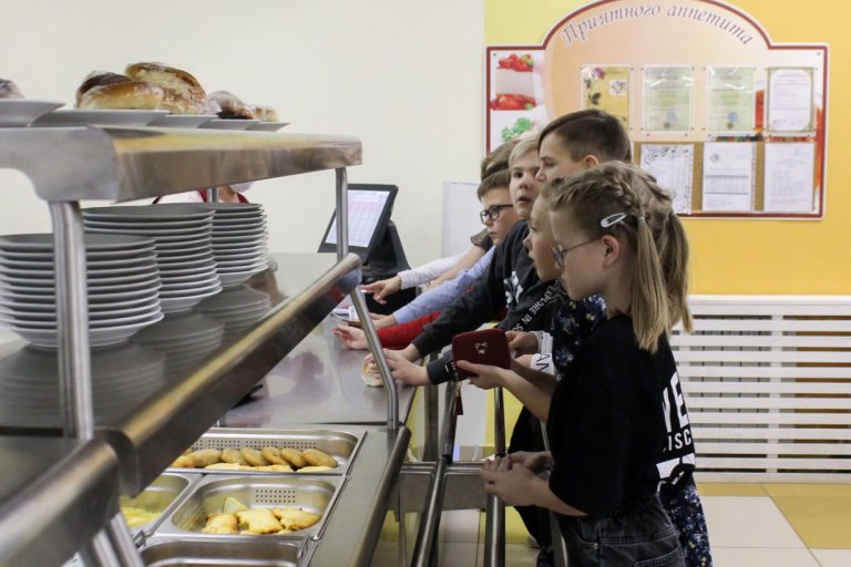 В Тверской области более 18 тысяч школьников из семей с невысоким уровнем доходов обеспечат бесплатным горячим питанием