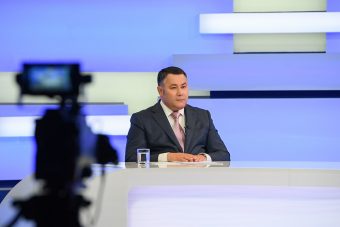 Губернатор Игорь Руденя в прямом эфире ответил на вопросы о ремонте дорог и поддержке малого бизнеса
