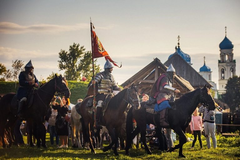 В Торжок прибудут участники исторической реконструкции конного похода Александра Невского