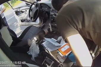 В Твери задержали неадекватного водителя с пакетом наркотиков