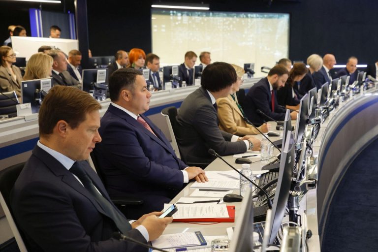Губернатор Игорь Руденя принял участие в стратегической сессии по развитию туризма Губернатор Игорь Руденя принял участие в стратегической сессии по развитию туризма