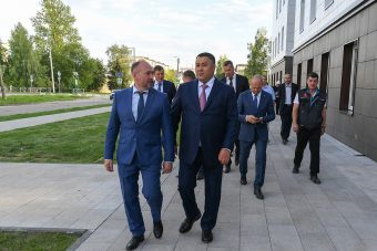 Игорь Руденя проинспектировал строительство поликлиники Старицкой ЦРБ