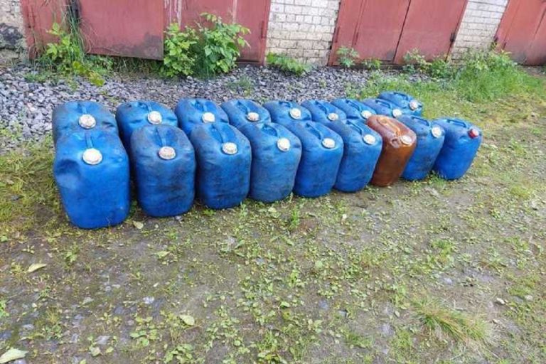 Помощник машиниста украл полтонны дизельного топлива в Тверской области