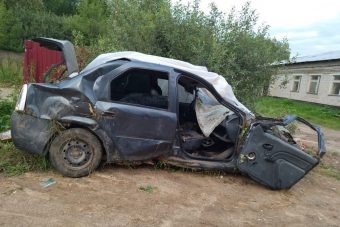Женщина-водитель врезалась ночью в ограждение в Тверской области
