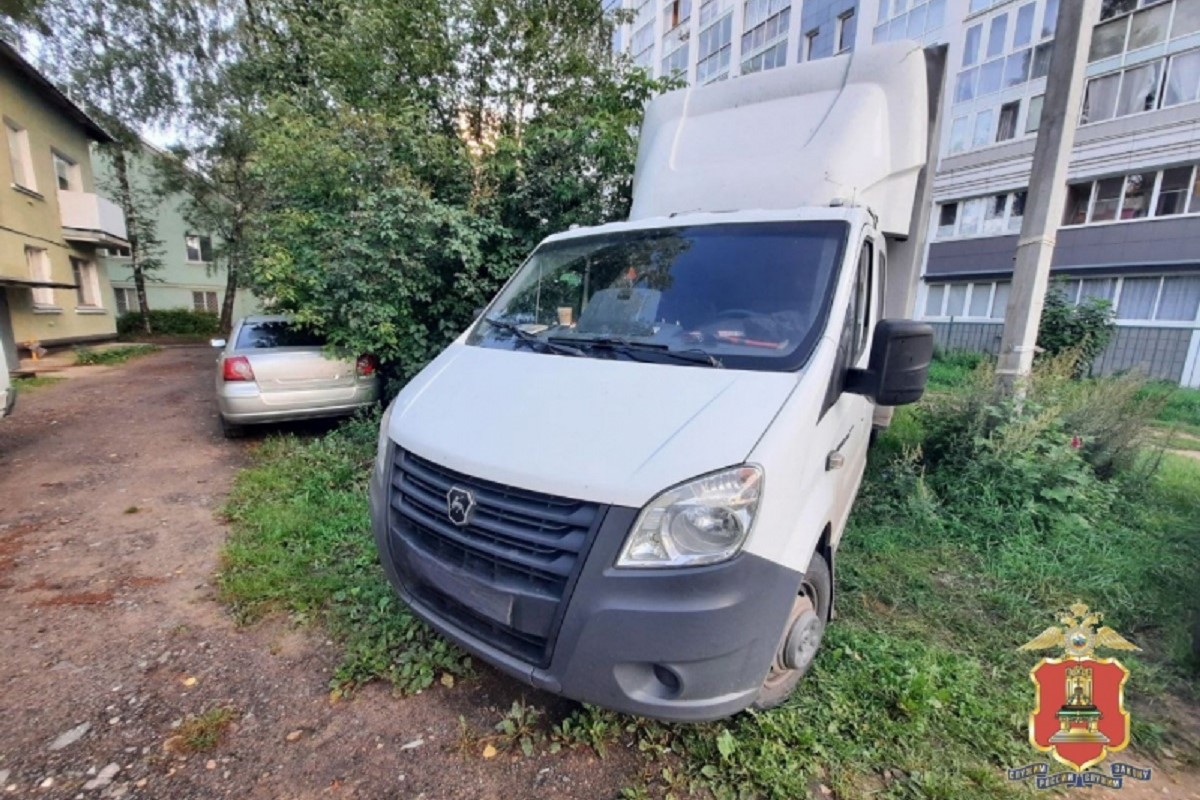 Молодой тверитянин залез в брюки к спящему знакомому