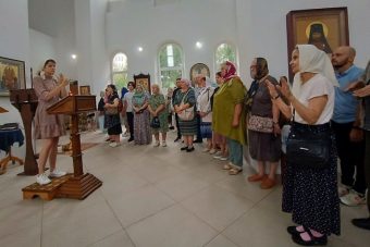В тверском храме прошло богослужение с сурдопереводом