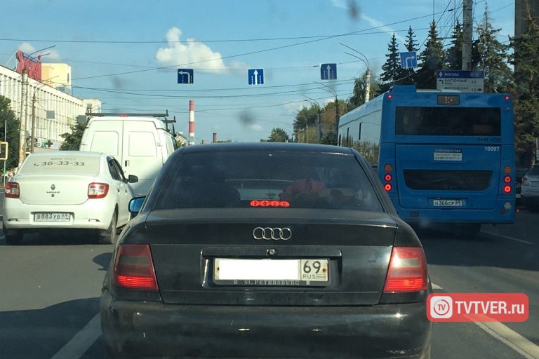 В Тверской области появились машины со стертым флагом на госномере
