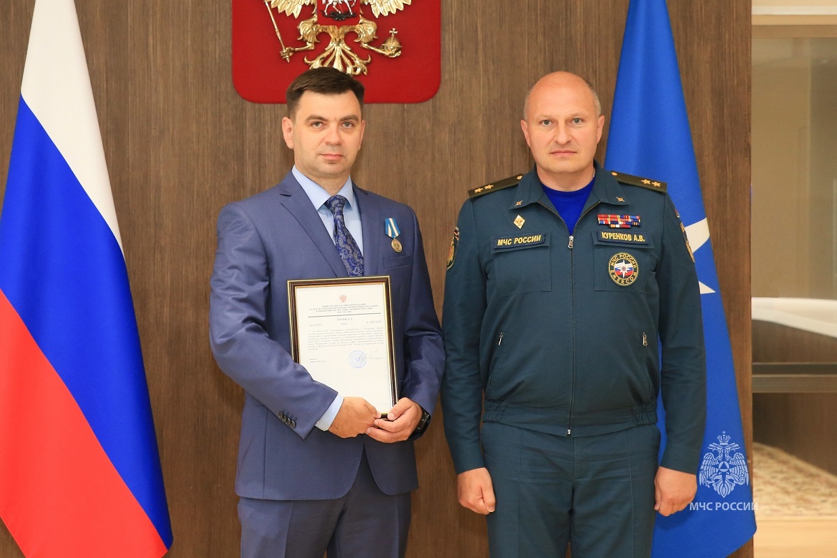 Бывший министр здравоохранения Тверской области награжден медалью за спасение стюардессы