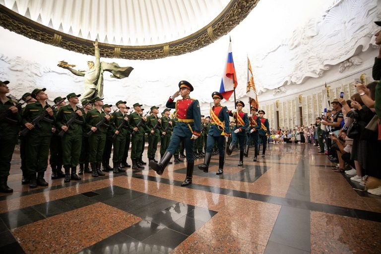 Новобранцы Преображенского полка из Тверской области приняли присягу в Музее Победы