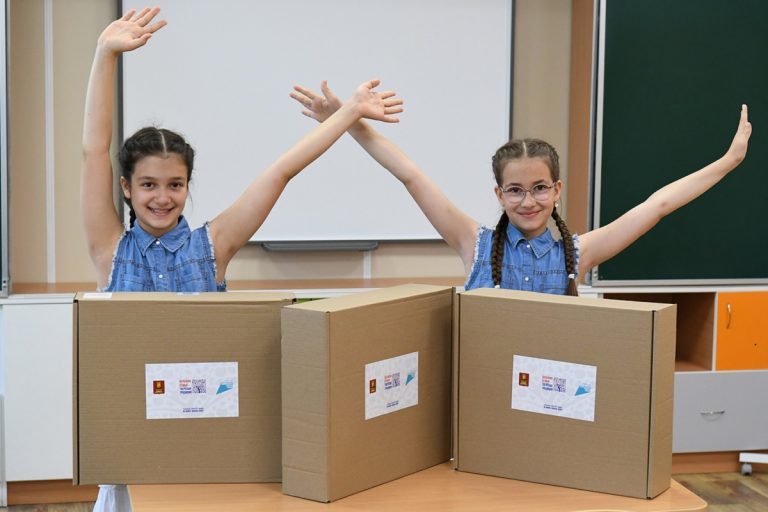 12209 детей в Тверской области получили бесплатную школьную форму