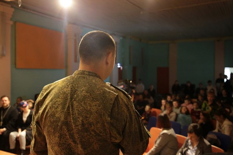 Участники СВО встретились с детьми из лагеря «Ромашка» в Тверской области