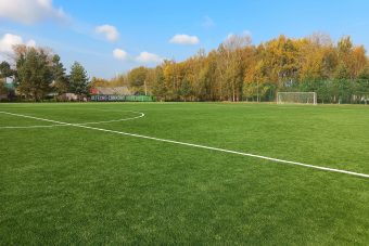В поселке Сонково Тверской области завершено обустройство футбольного поля на стадионе «Локомотив».