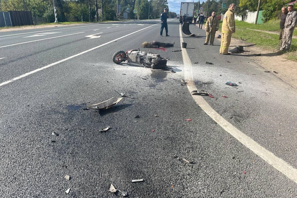 Скутеристка погибла в ДТП на М-10 в Тверской области