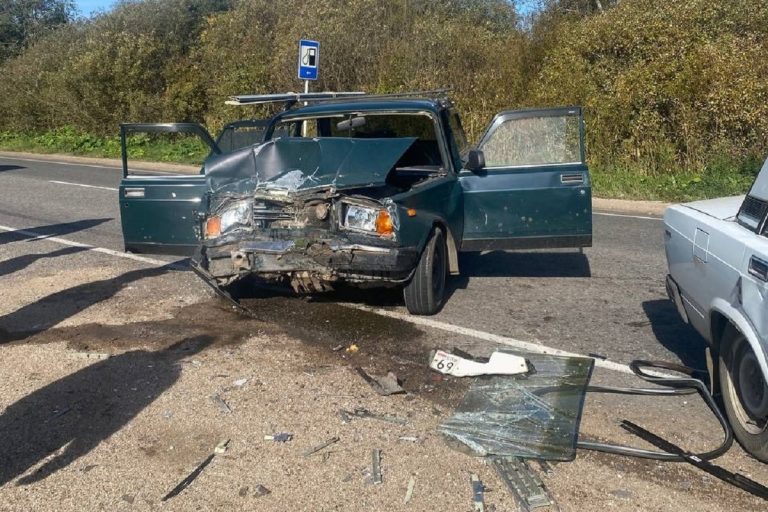 Четыре человека пострадали в серьезном ДТП в Тверской области