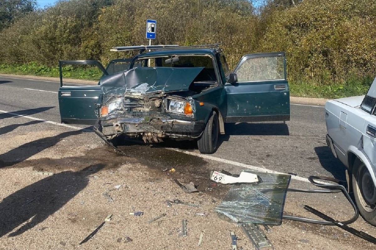 Четыре человека пострадали в серьезном ДТП в Тверской области
