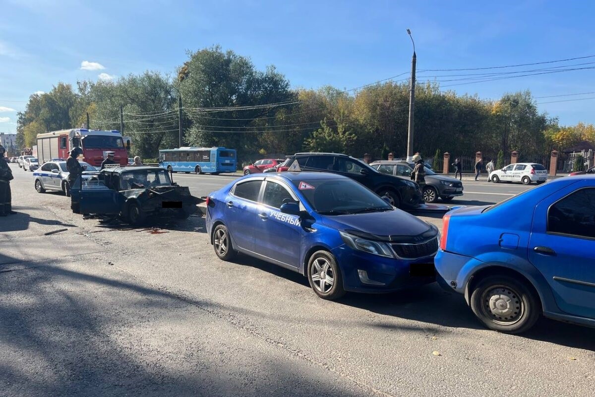 Тройное ДТП произошло на Волоколамском проспекте в Твери