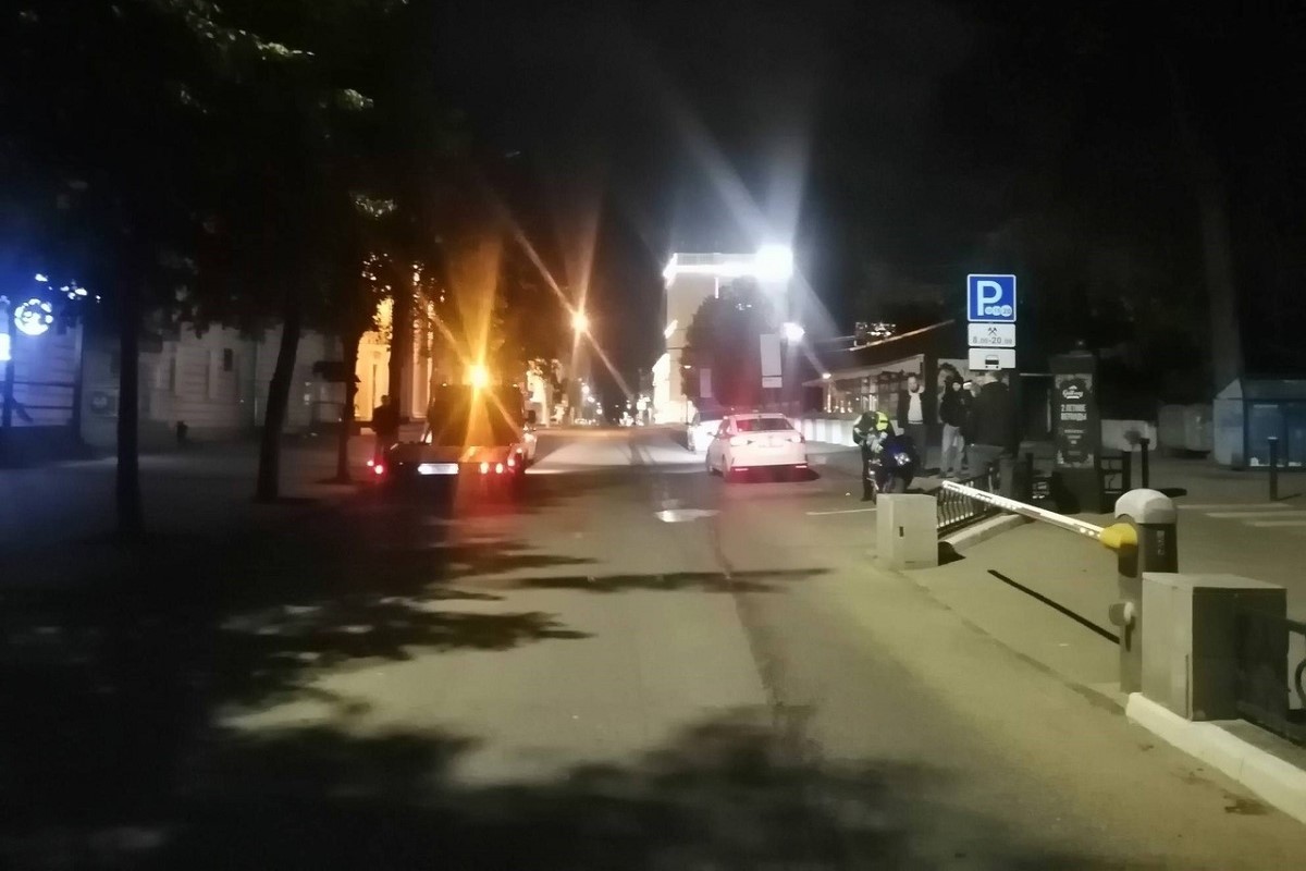 Мотоциклист опрокинулся ночью в центре Твери