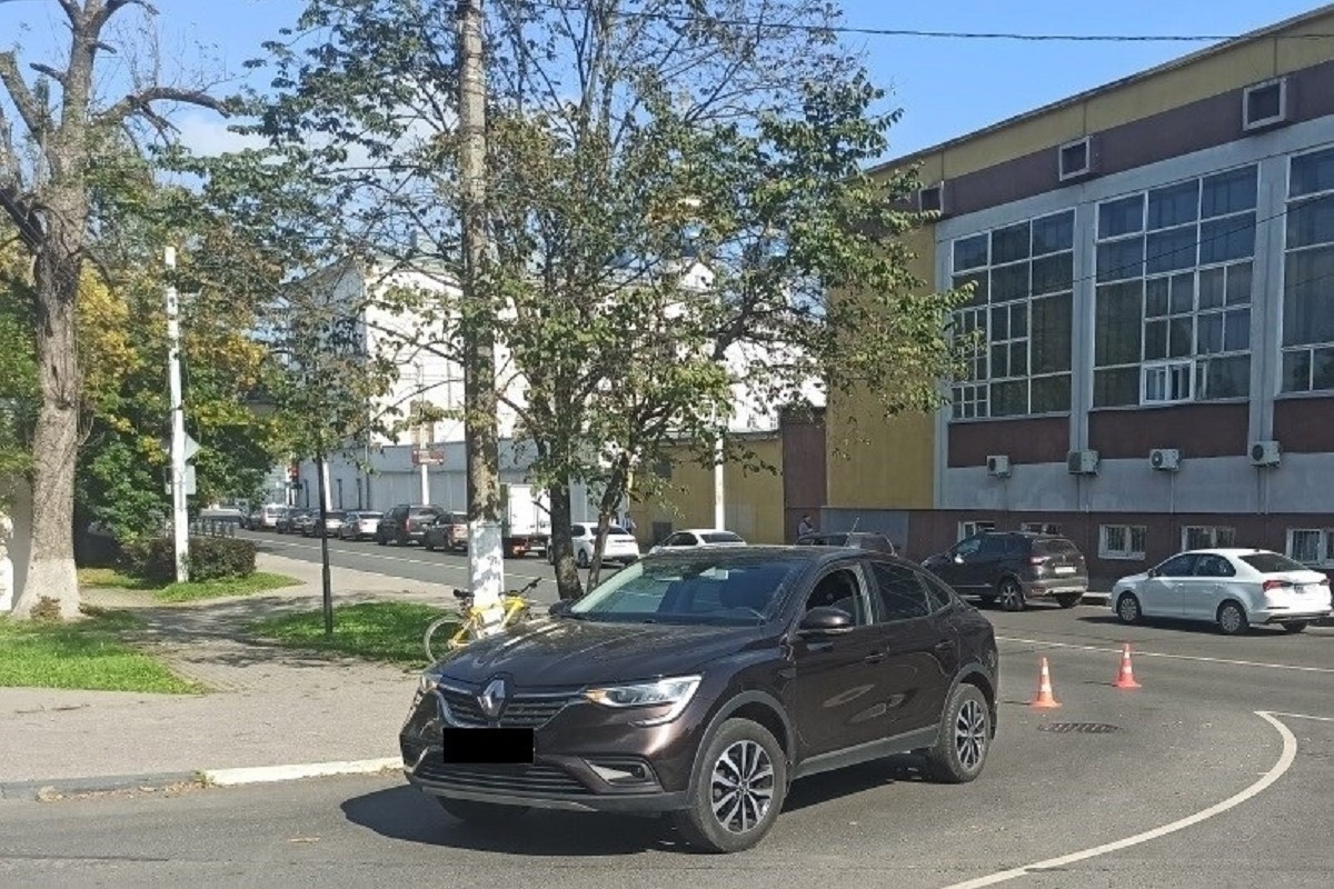 Велосипедиста сбили в центре Твери