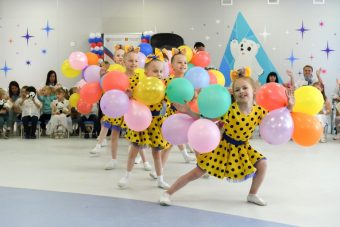 Губернатор Руденя поздравил воспитателей и работников детсадов с профессиональным праздником