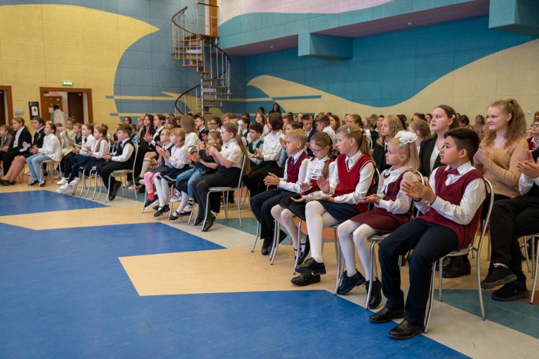 Рекордное число школьников из Удомли стали победителями отраслевого проекта «Школьник Росатома: собери портфель пятерок»