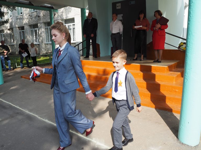 В Зубцовском округе учеников и педагогов с Днем знаний поздравил Сергей Голубев