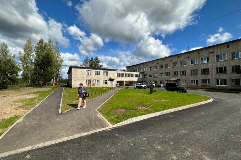 В Тверской области ремонтируют территории медучреждений В Тверской области ремонтируют территории медучреждений