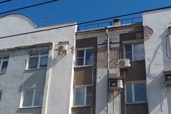 Администрация Твери понуждает УК ремонтировать фасады домов и дворы