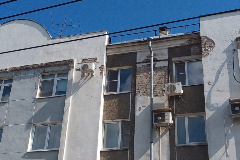 Администрация Твери понуждает УК ремонтировать фасады домов и дворы