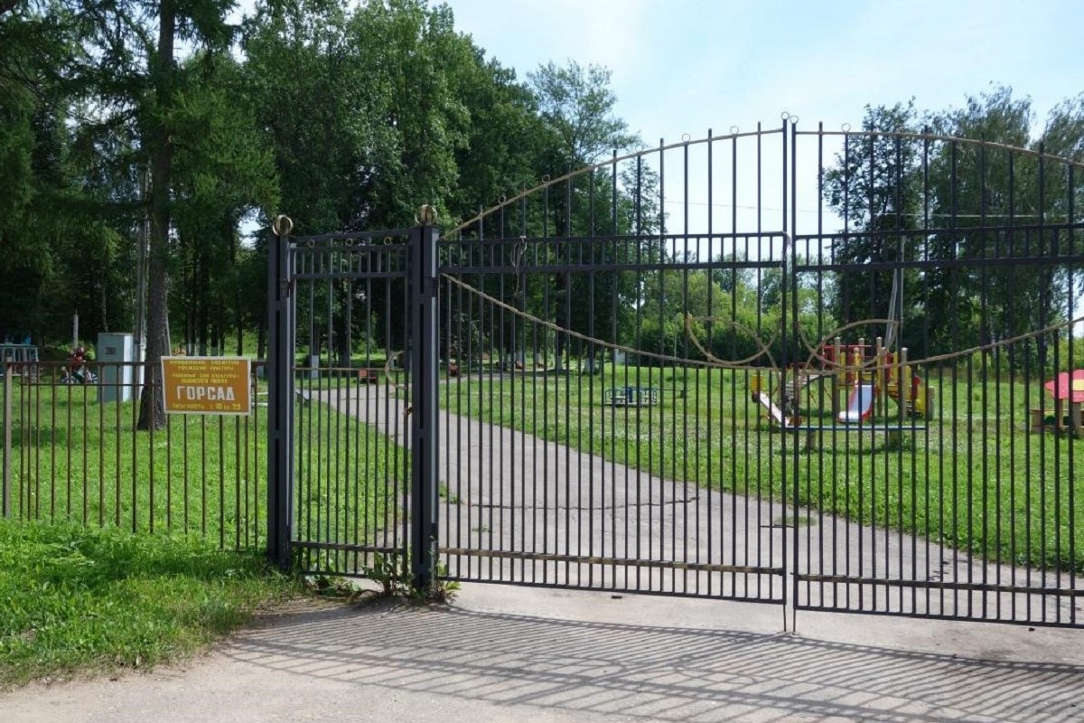 Тверская прокуратура сочла небезопасной детскую площадку в горсаду