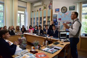 В тверских школах стартовала программа по обмену опытом для педагогов «Урок от мастера»
