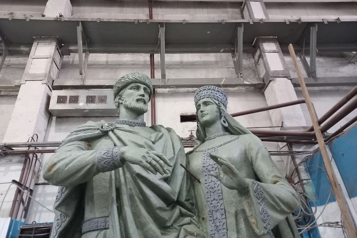 В мастерской скульптора Андрея Ковальчука ведется отливка памятника Александру Невскому для Торопца